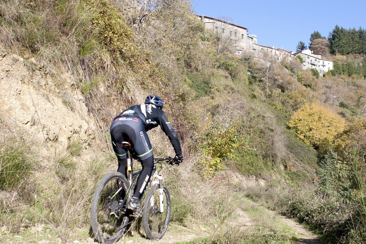 Mtb Montecatini vedura panoramica di Serra sterrato